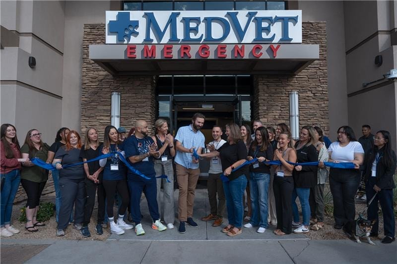 MedVet Phoenix Open House Ribbon Cutting