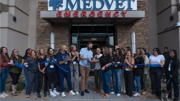 MedVet Phoenix Open House Ribbon Cutting